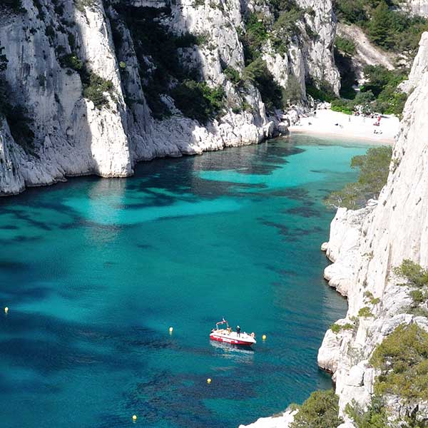 bateau pour la visite des calanques